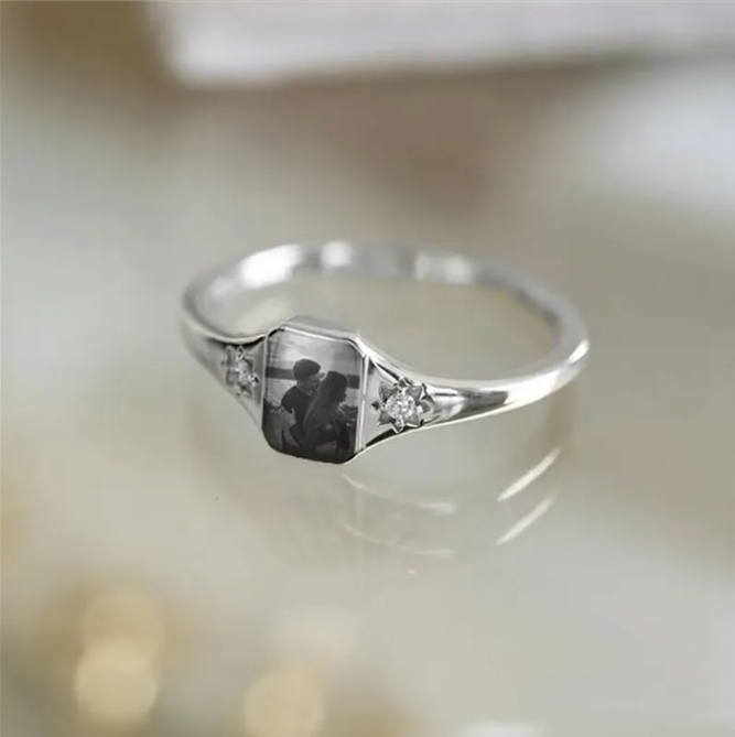 Eleganter Diamantring mit individueller Bildgravur