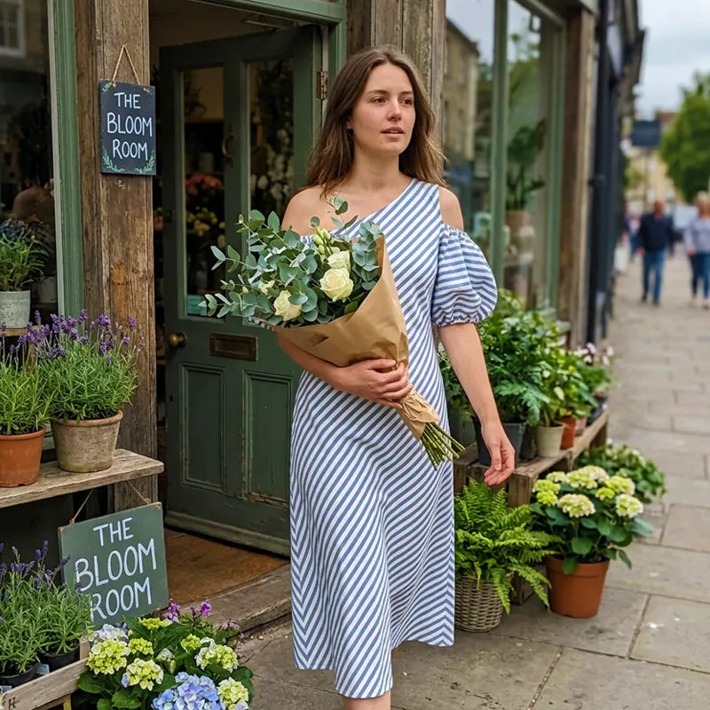 Gestreiftes Off-Shoulder-Kleid in Fließendem Schnitt