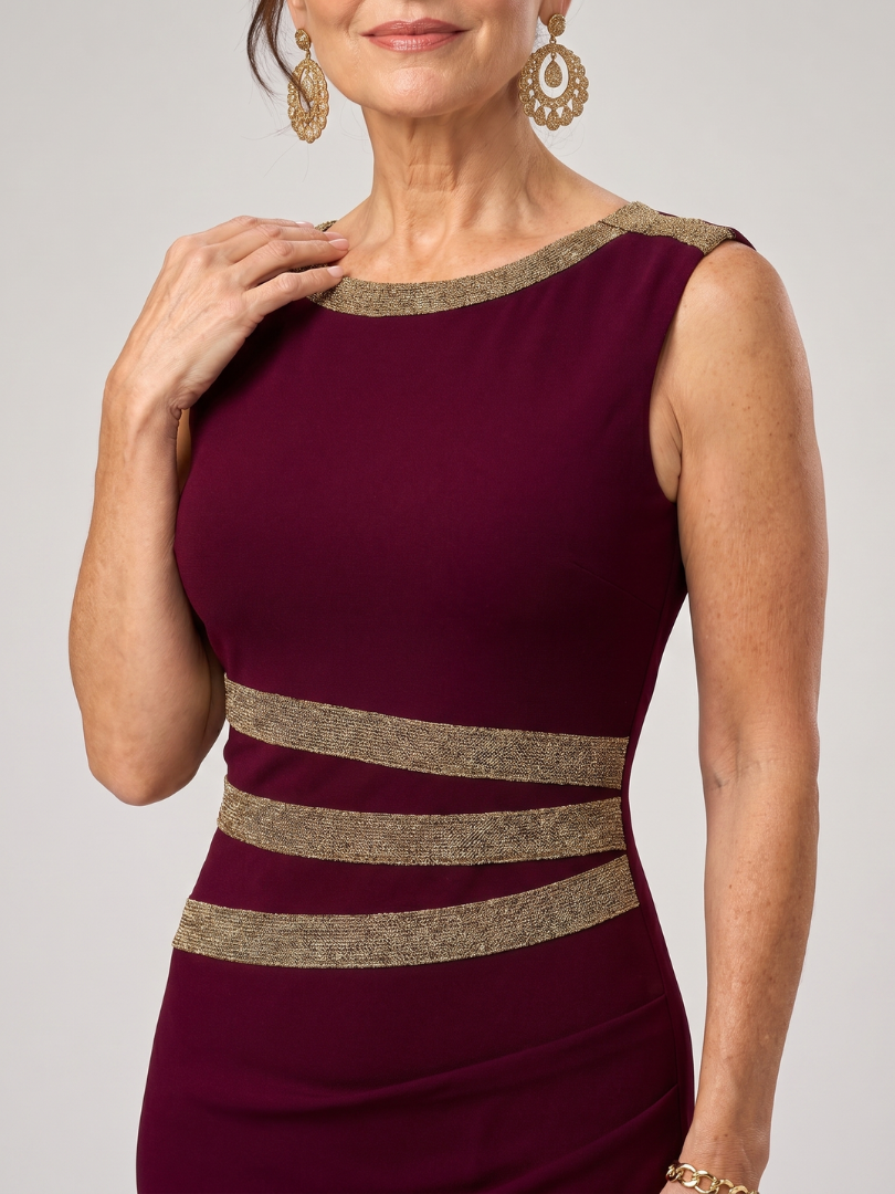 Elakya | Ärmelloses Midi-Kleid mit Metallic-Besatz, rundem Ausschnitt & Vorderschlitz