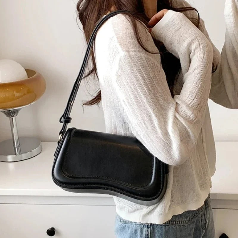 Amal - Handtasche mit gewellter Klappe