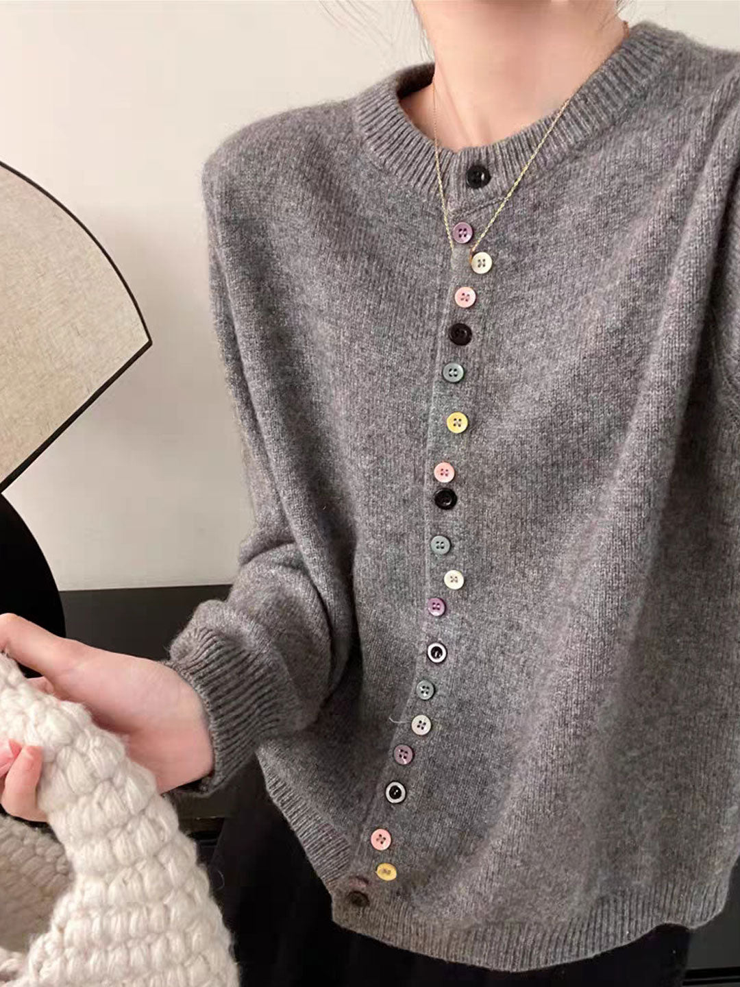 Beatrice - Klassische Strickjacke mit Rundhalsausschnitt