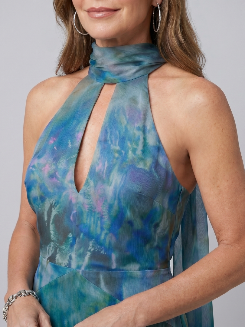 Juniper - Maxikleid ohne Ärmel mit Halterkragen und Ausschnitt