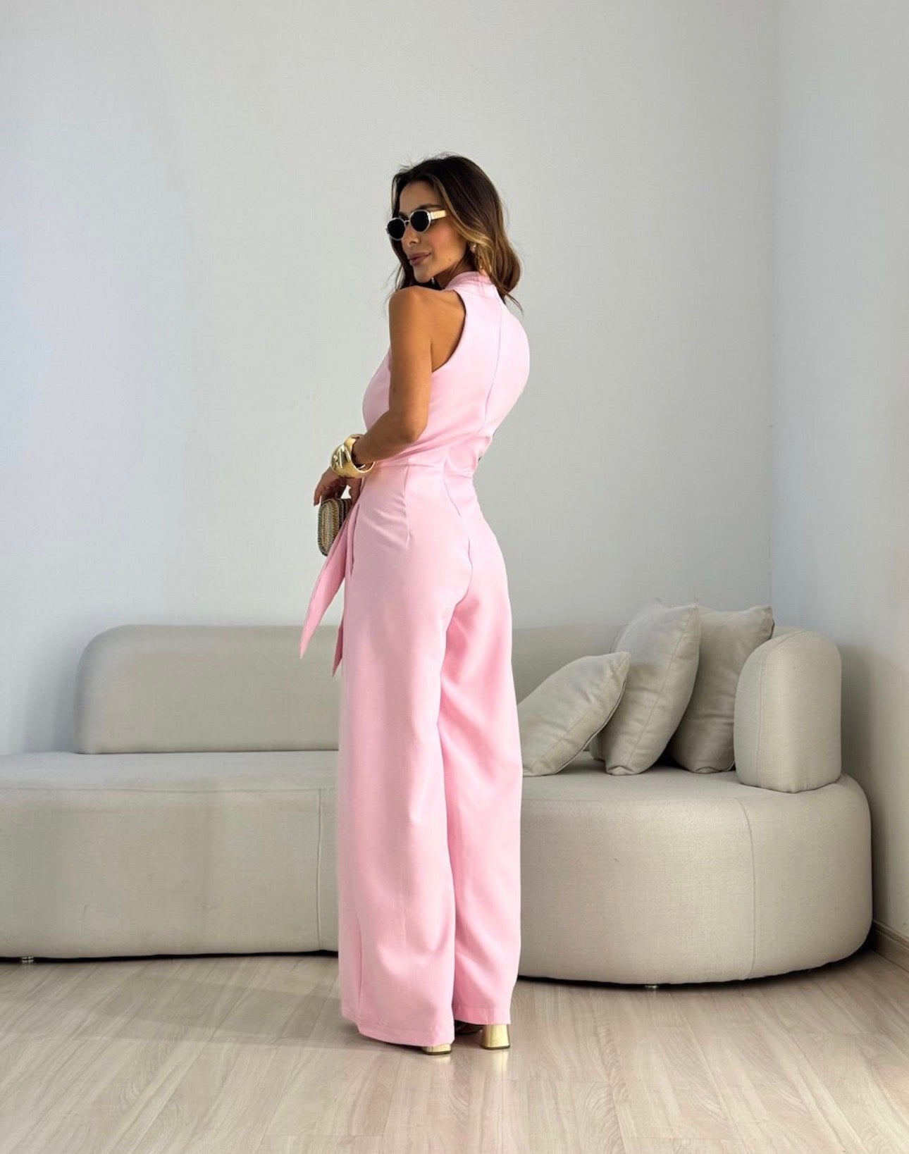 Aevoriska | Eleganter Jumpsuit mit V-Ausschnitt, Knotendetail & Weithose