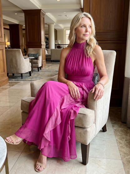 Orea | Maxi-Kleid mit hohem Halterneck, Rüschenlagen & taillierter Passform
