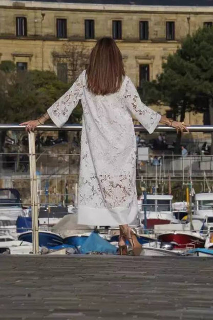 Spitzenkleid mit V-Ausschnitt – Lockeres Maxi-Kleid