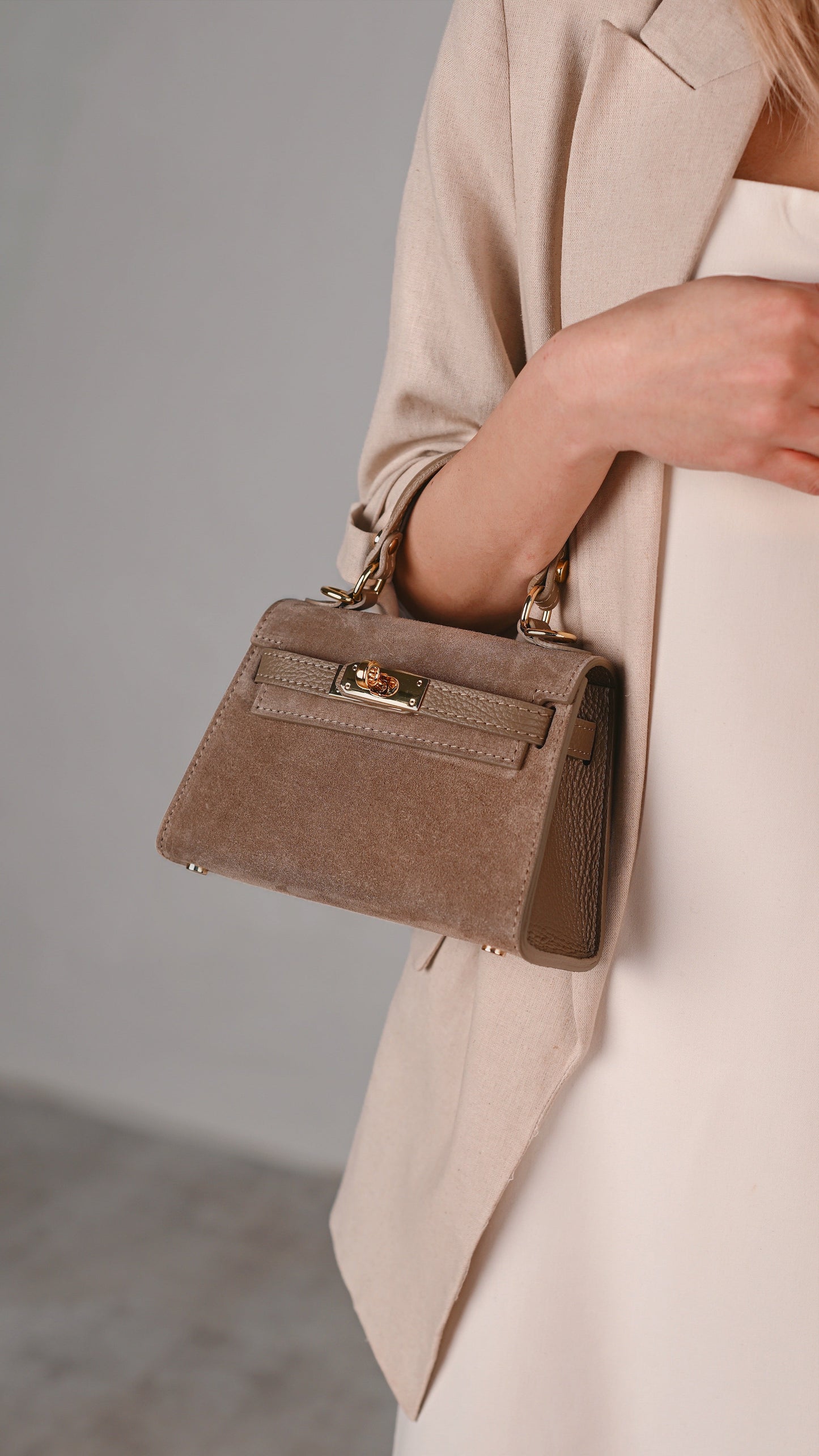 LINA MINI VELOURSLEDER TAUPE