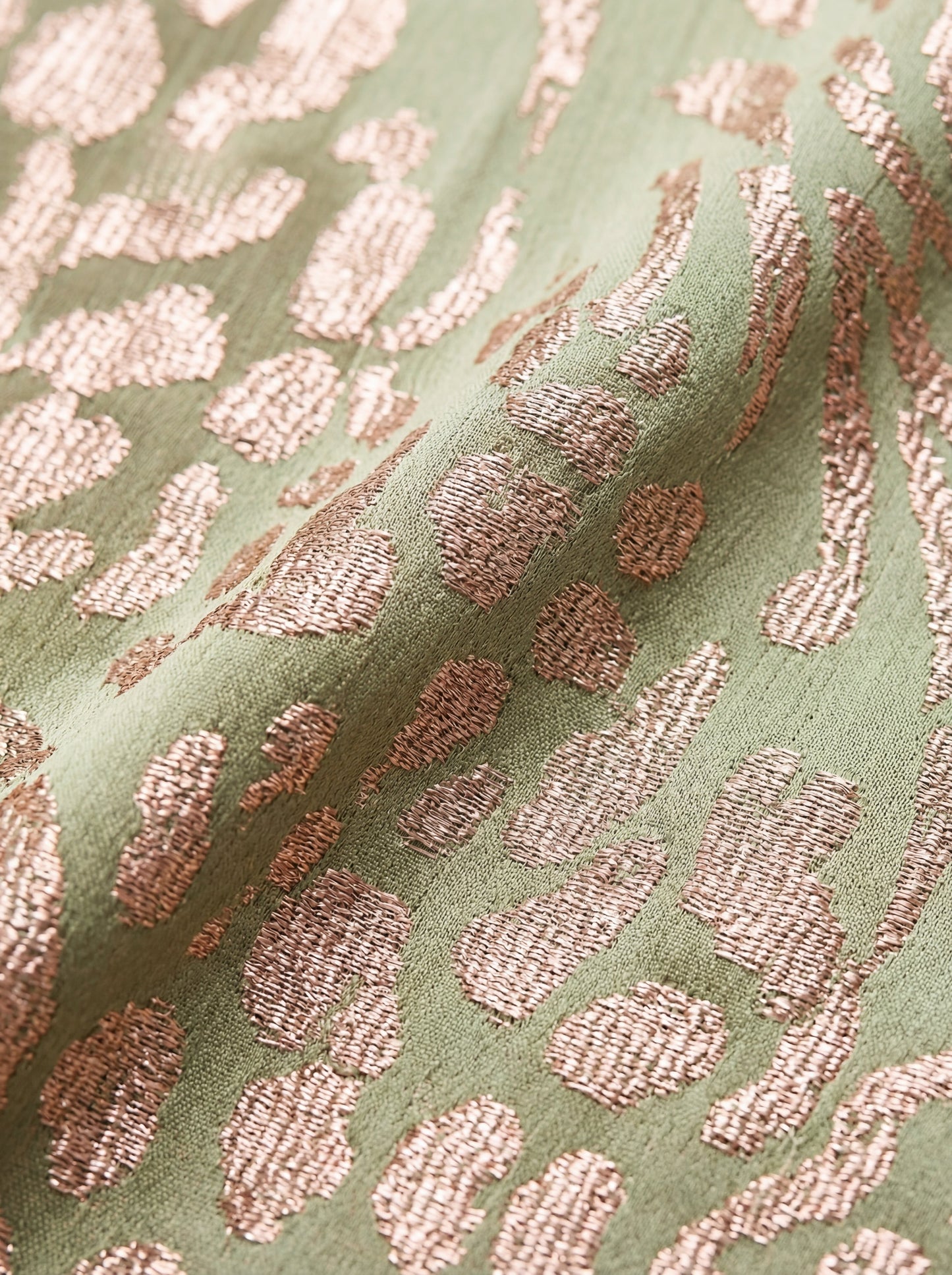 Amara | Figurbetontes Midi-Kleid mit V-Ausschnitt & gedrehtem Taillenknötchen