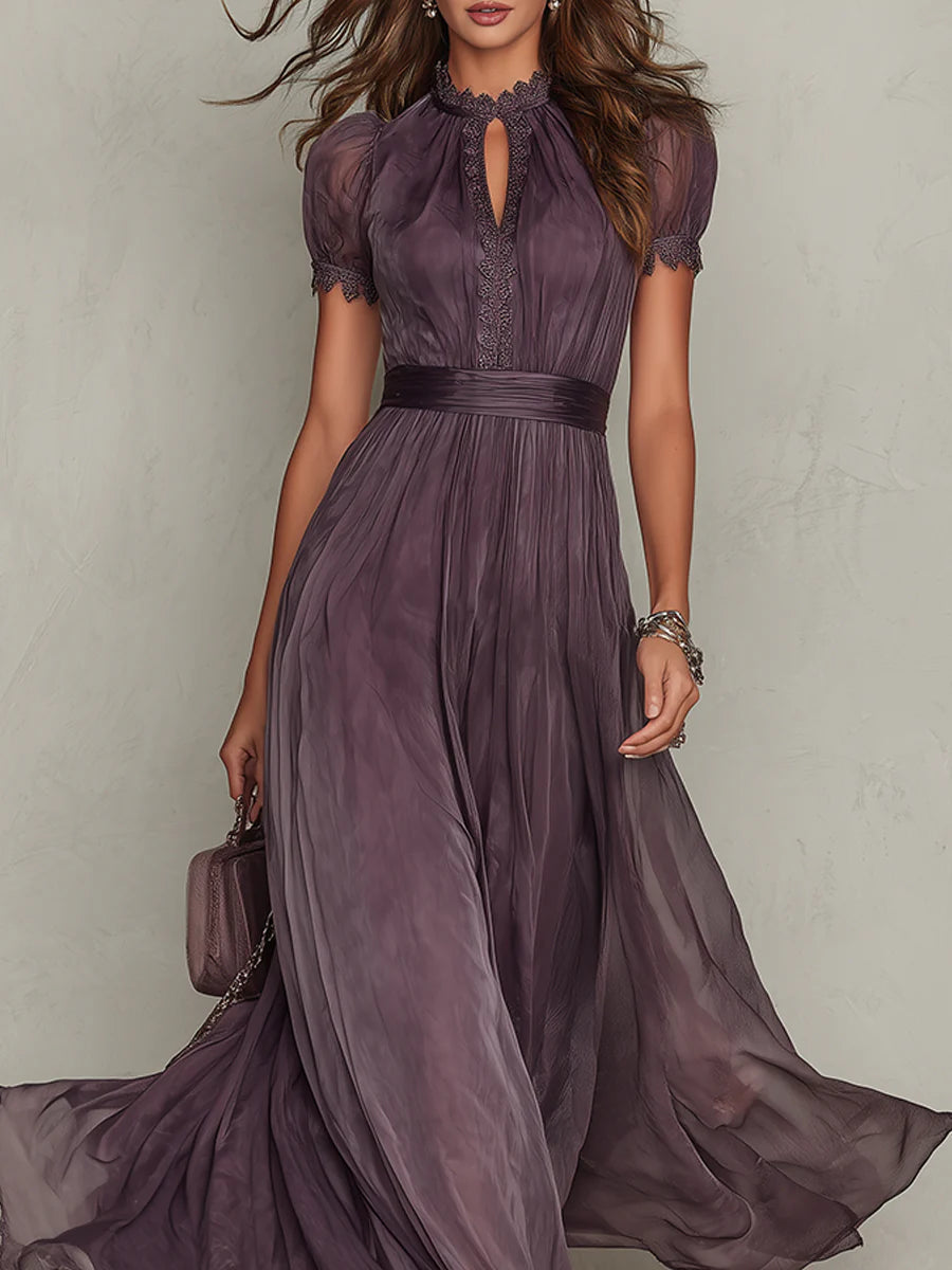Alphina • Langes violettes Kleid mit einem Ausschnitt in Form eines Schlüssellochs und einer Spitzenborte aus Chiffon