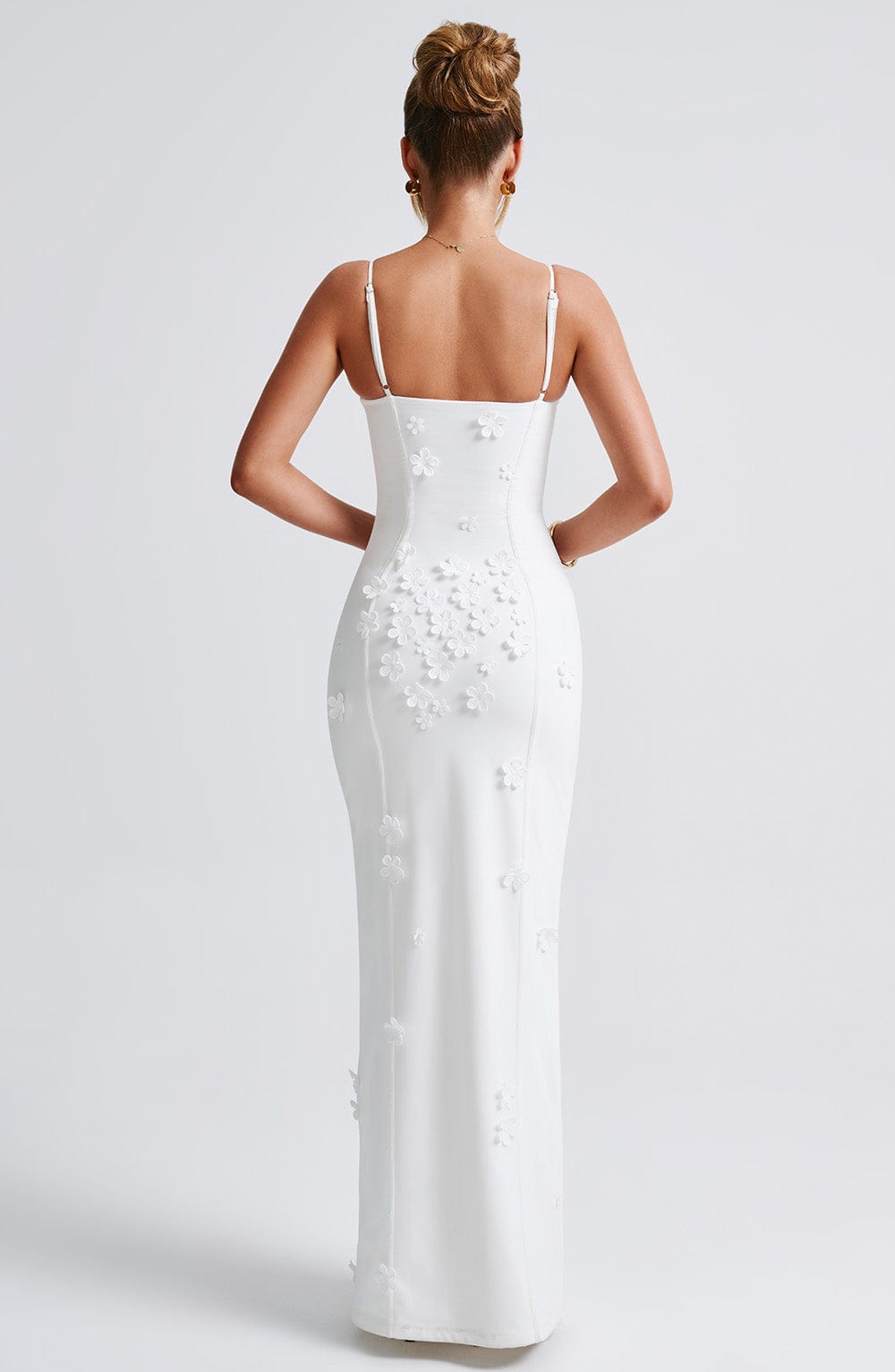 Ananke - Maxikleid mit Blumenapplikationen