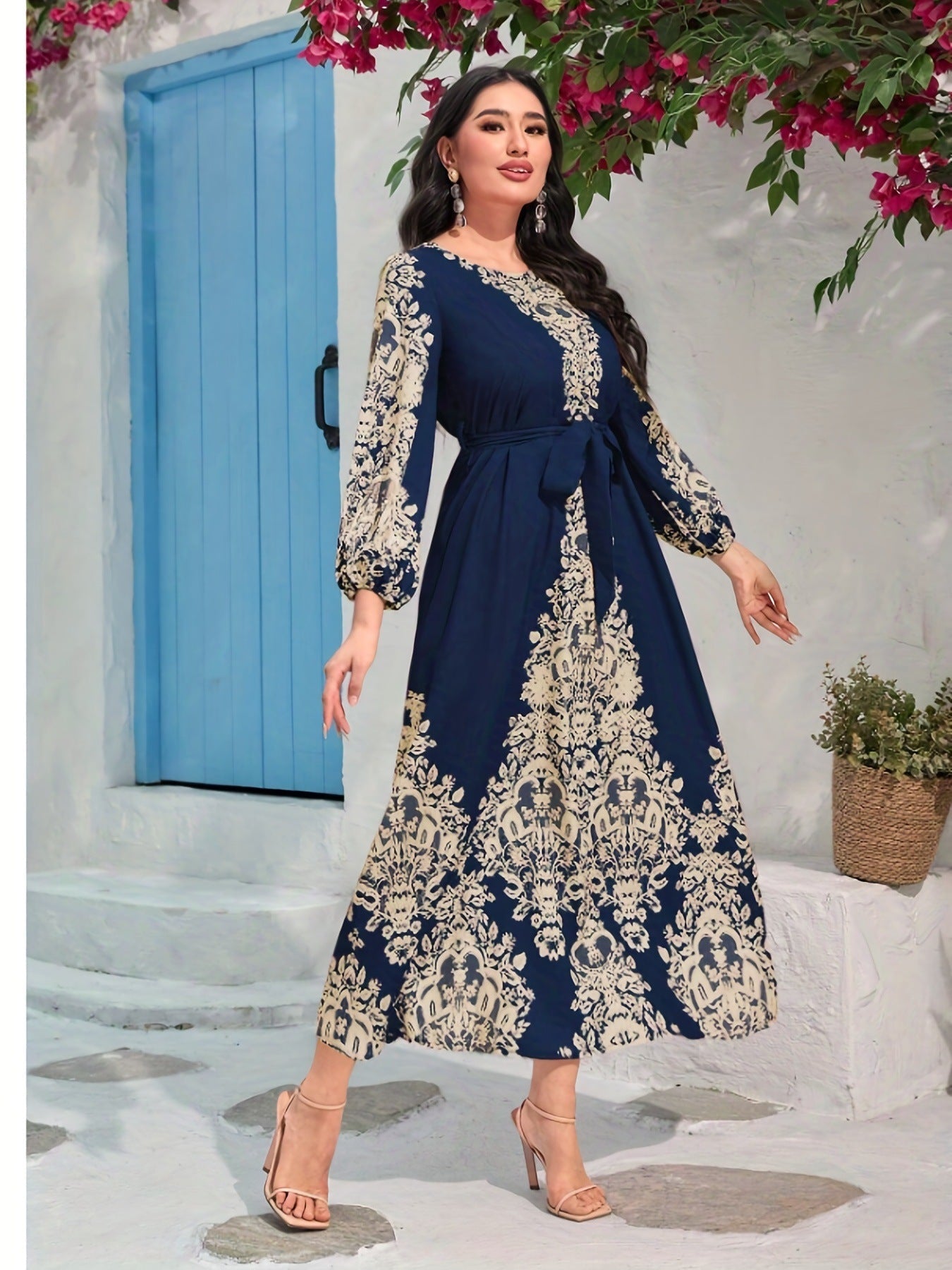 Langes Swing-Kleid mit V-Ausschnitt und Print