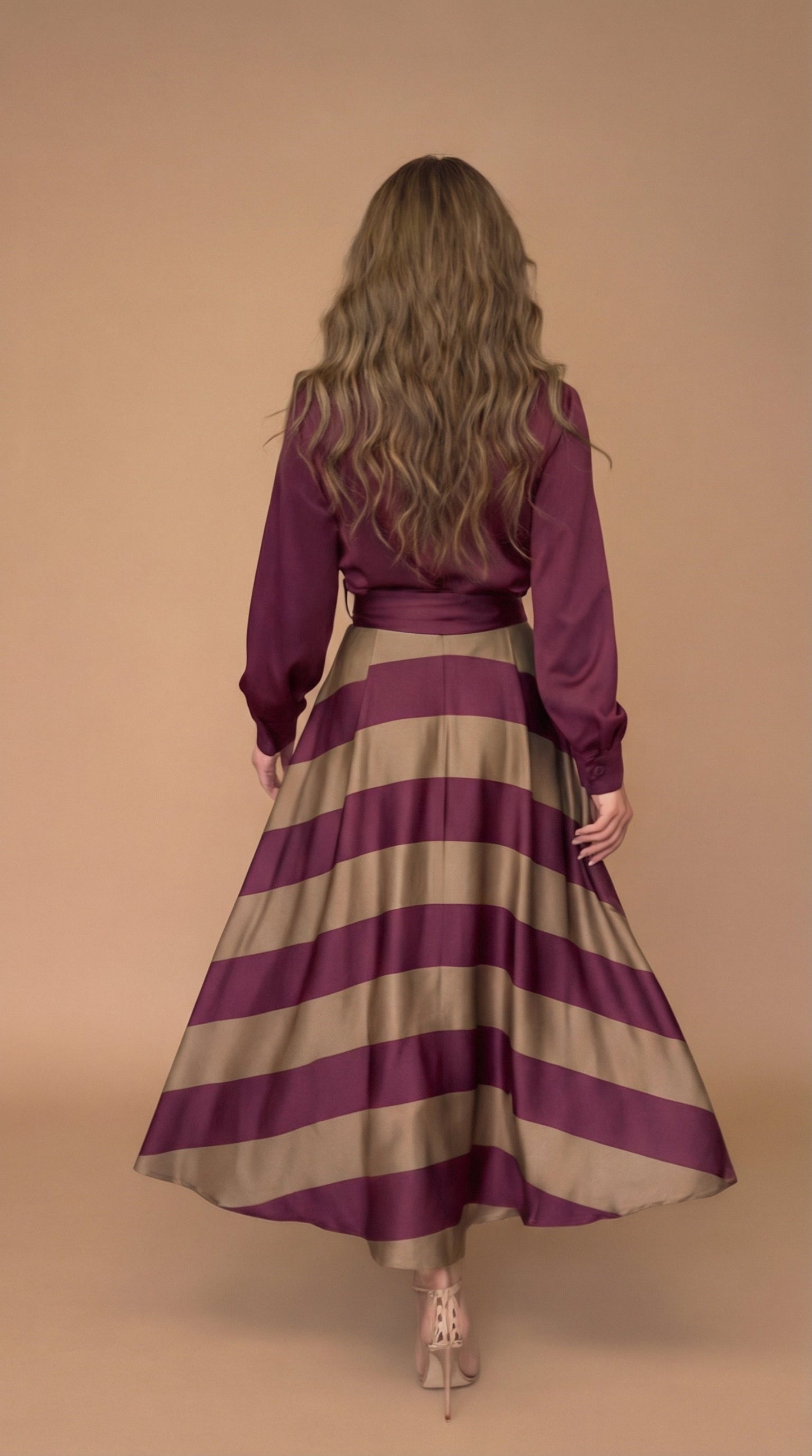 Mila™ - Gestreifte Lange Kleid mit Spitze