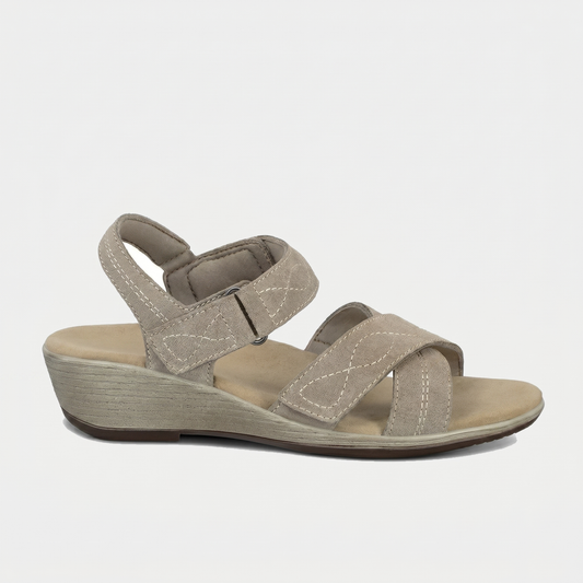 Holly – Warme Eleganz in sanftem Taupe