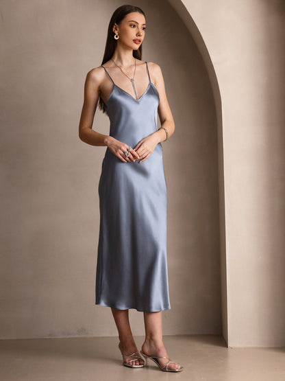 Elvaria – Das Seidenkleid für kühle Nächte & mühelose Eleganz
