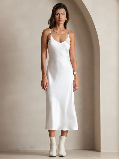 Elvaria – Das Seidenkleid für kühle Nächte & mühelose Eleganz