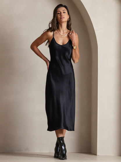 Elvaria – Das Seidenkleid für kühle Nächte & mühelose Eleganz