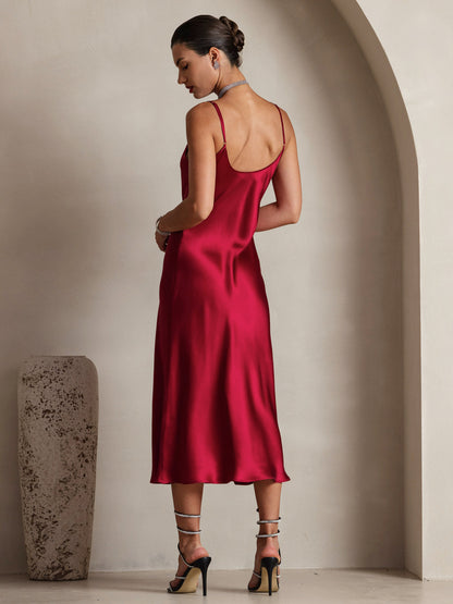 Elvaria – Das Seidenkleid für kühle Nächte & mühelose Eleganz