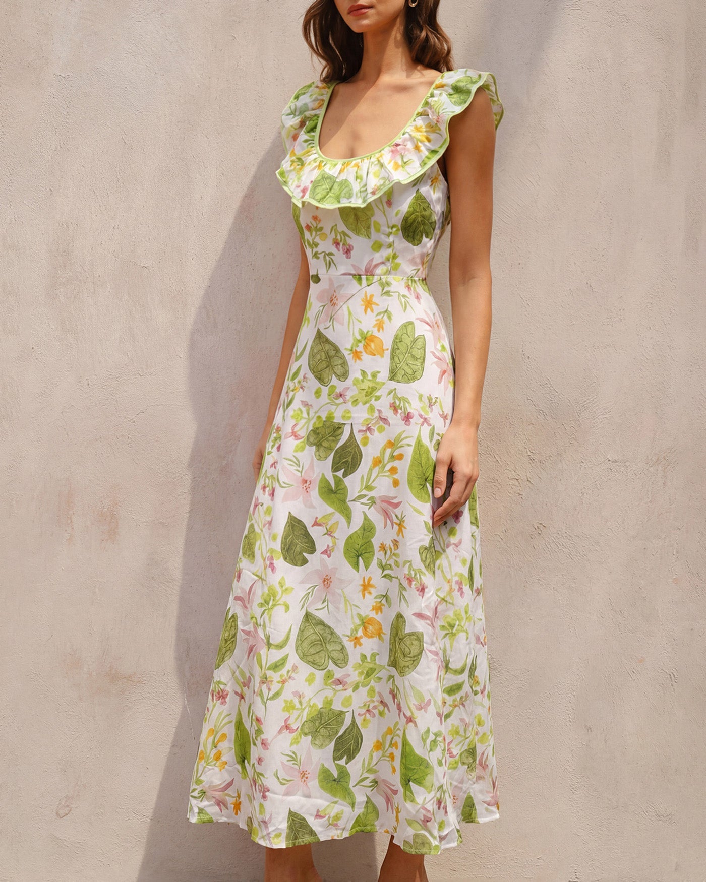 Grünes Maxikleid mit U-Ausschnitt und Pflanzenmuster
