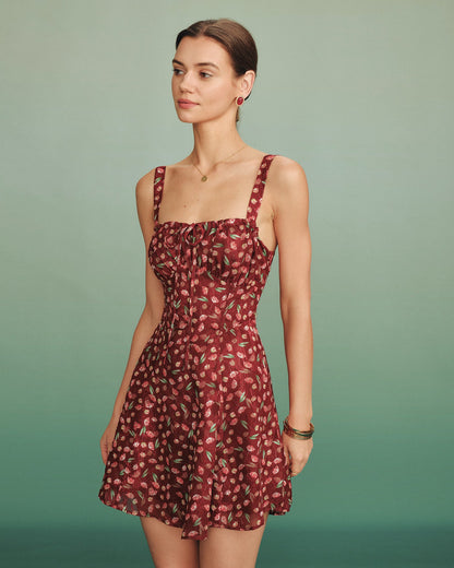 Rotes Blumen-Slip-Minikleid mit Bindegürtel