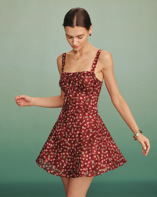 Rotes Blumen-Slip-Minikleid mit Bindegürtel