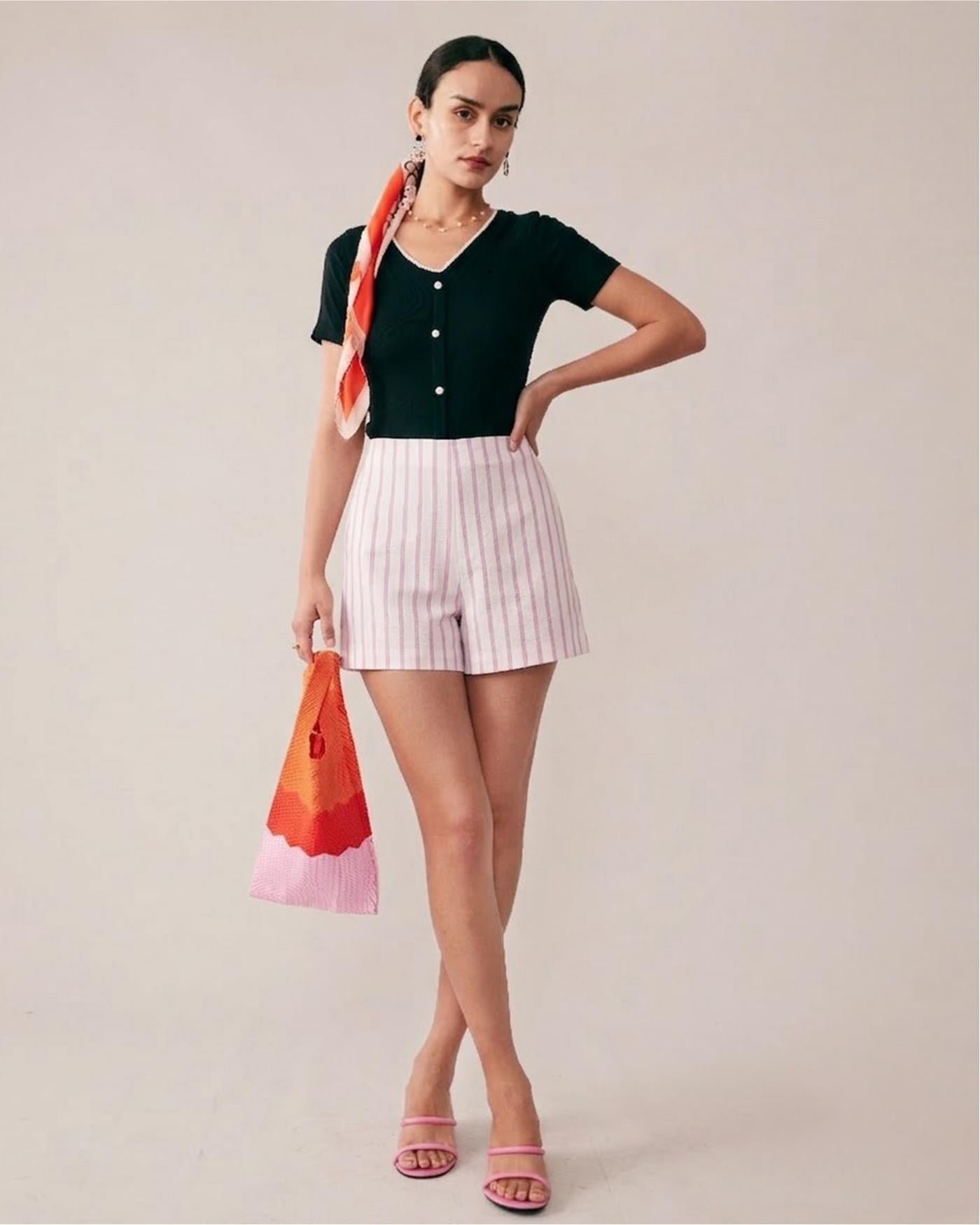 Rosa gestreifte Shorts mit Taschen